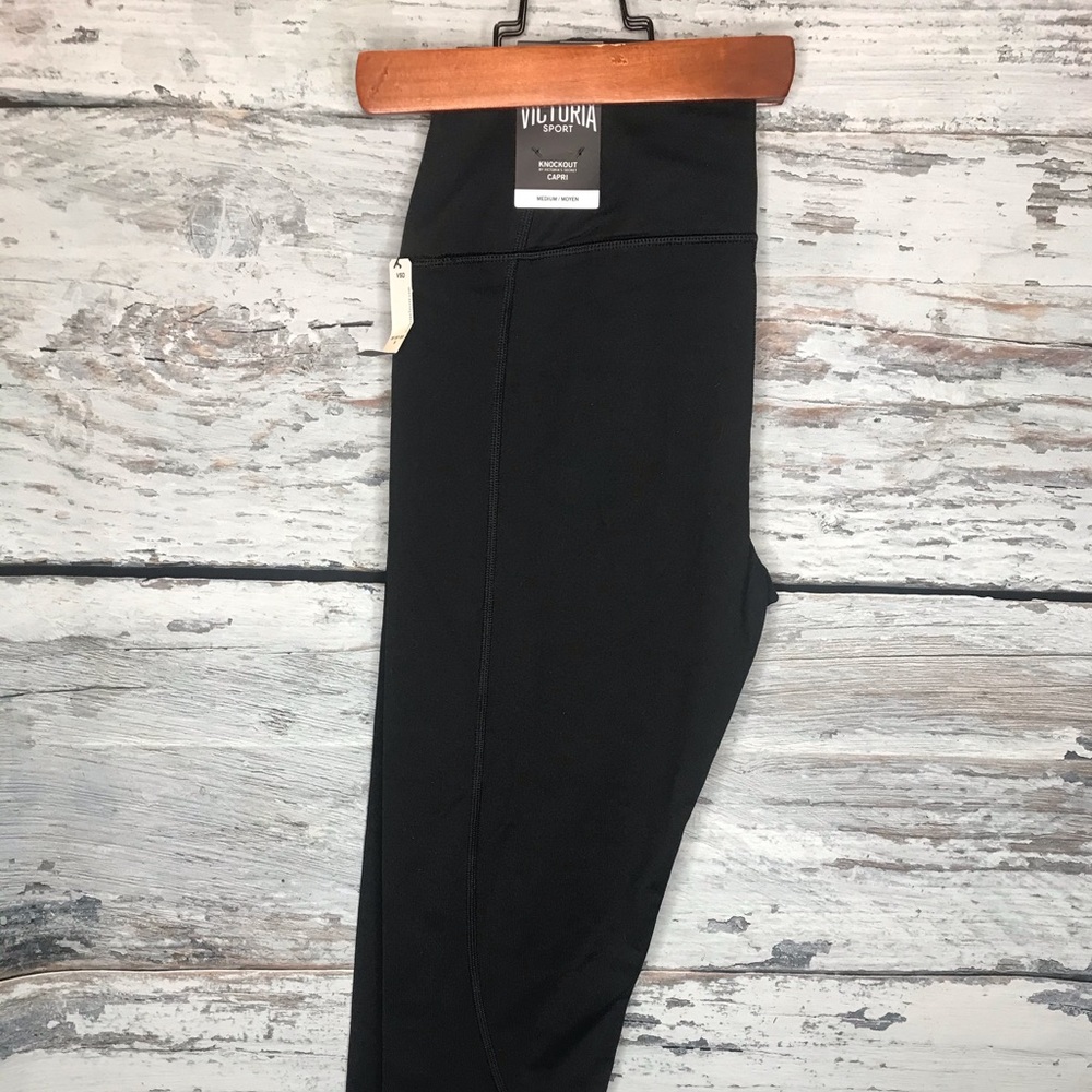 Victoria’s Secret Sport Medium NWT Capri pant